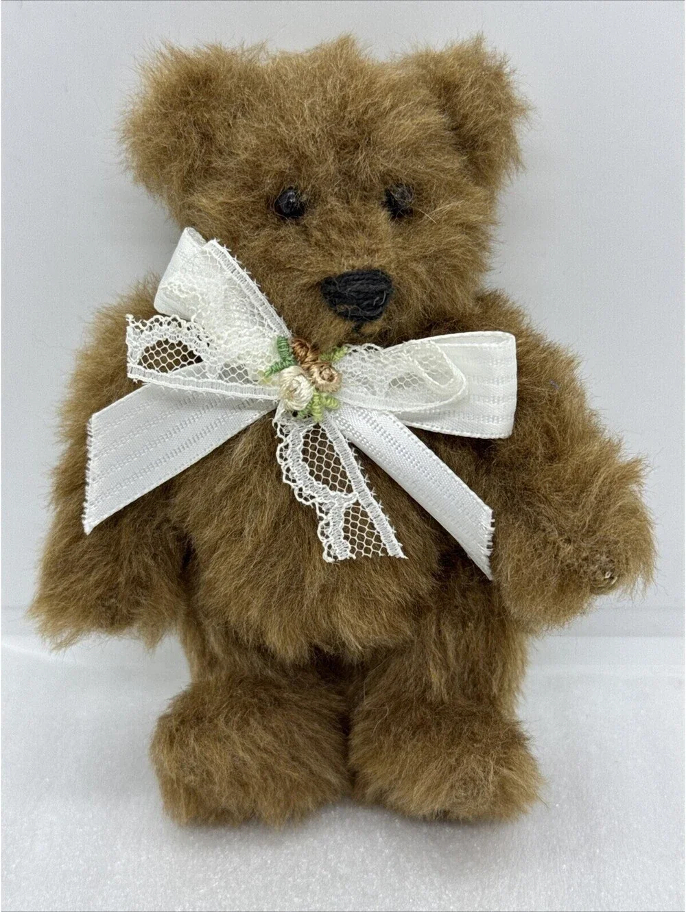 5” BEARLY THERE Company Linda Spiegel Bear Jointed Teddy Bear White Lace Bow